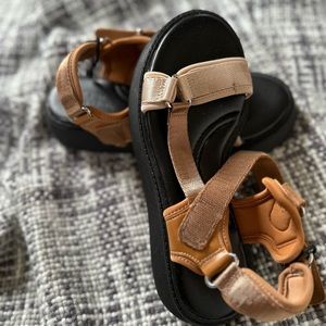 Zara: new platform sandals!